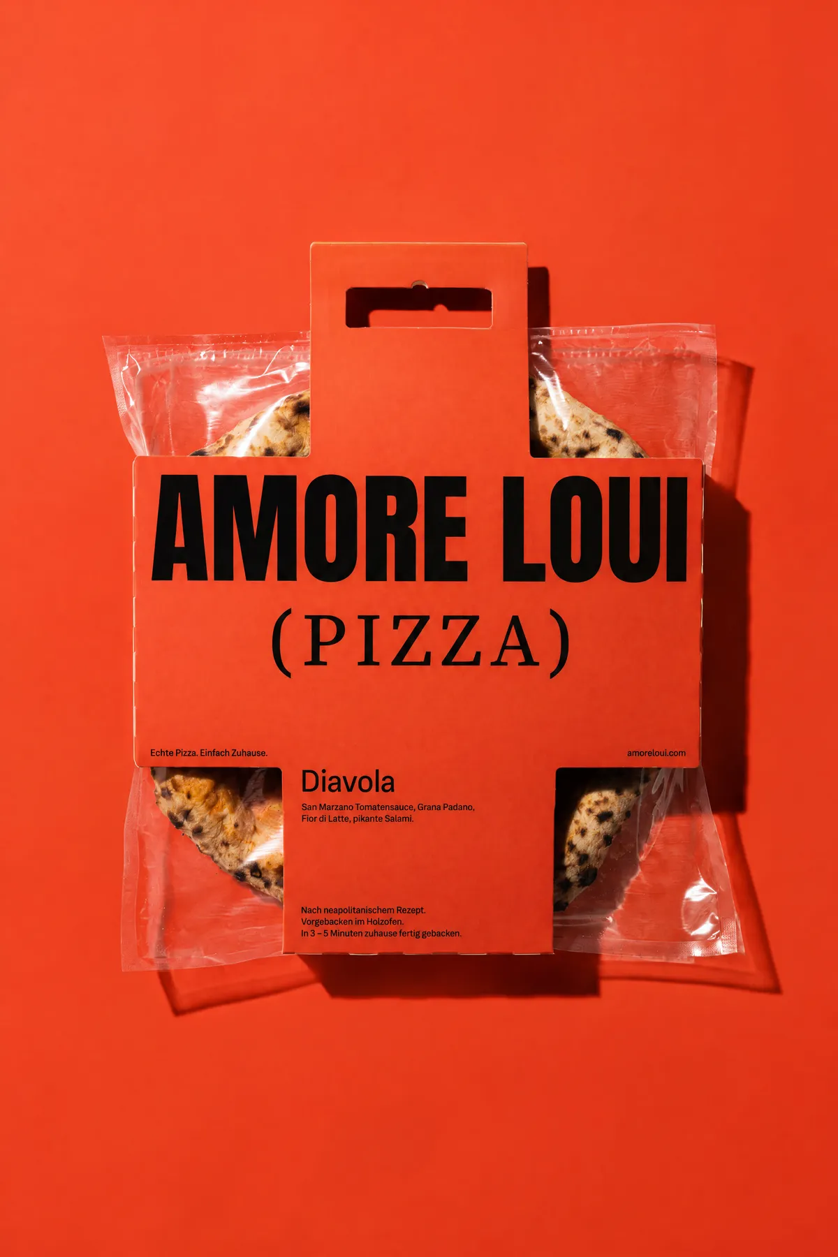 Amore Loui Diavola im roten Sleeve